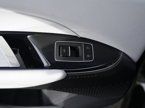 Used 2024 Cadillac Lyriq Luxury image 30