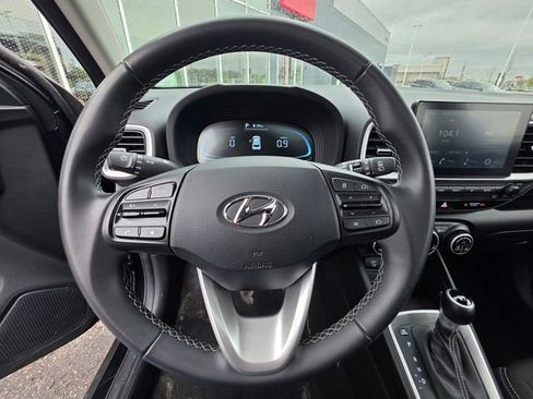 Used 2025 Hyundai Venue SEL FWD image 14
