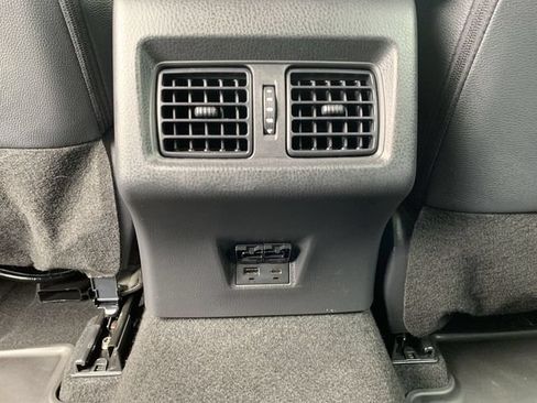 Used 2025 Toyota Camry SE FWD image 31