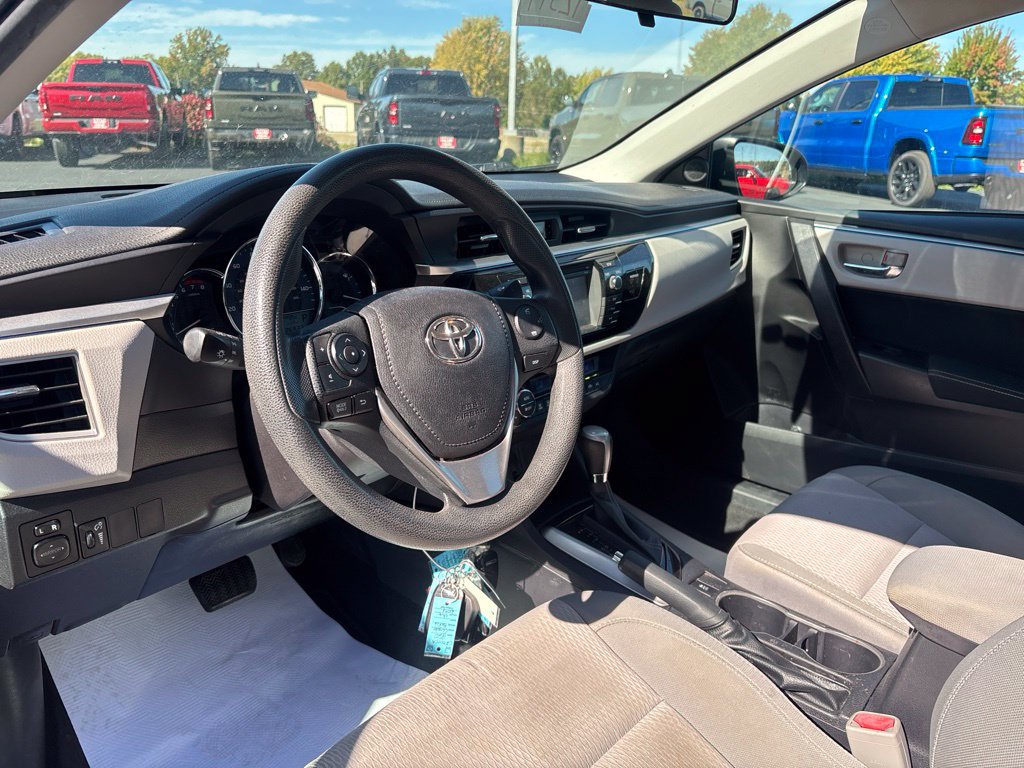 Used 2015 Toyota Corolla LE FWD image 13