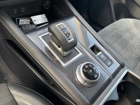 Used 2022 Mitsubishi Outlander SE image 24