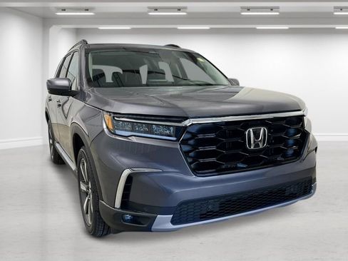 New 2025 Honda Pilot Touring image 14
