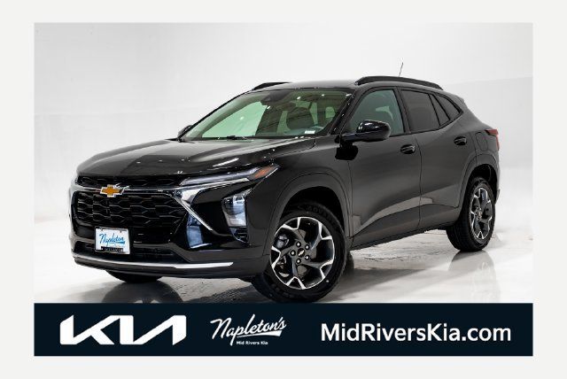 Used 2025 Chevrolet Trax LT w/ Driver Confidence Package FWD image 1