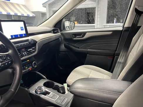 Used 2022 Ford Escape SE w/ Cold Weather Package AWD/4WD image 17