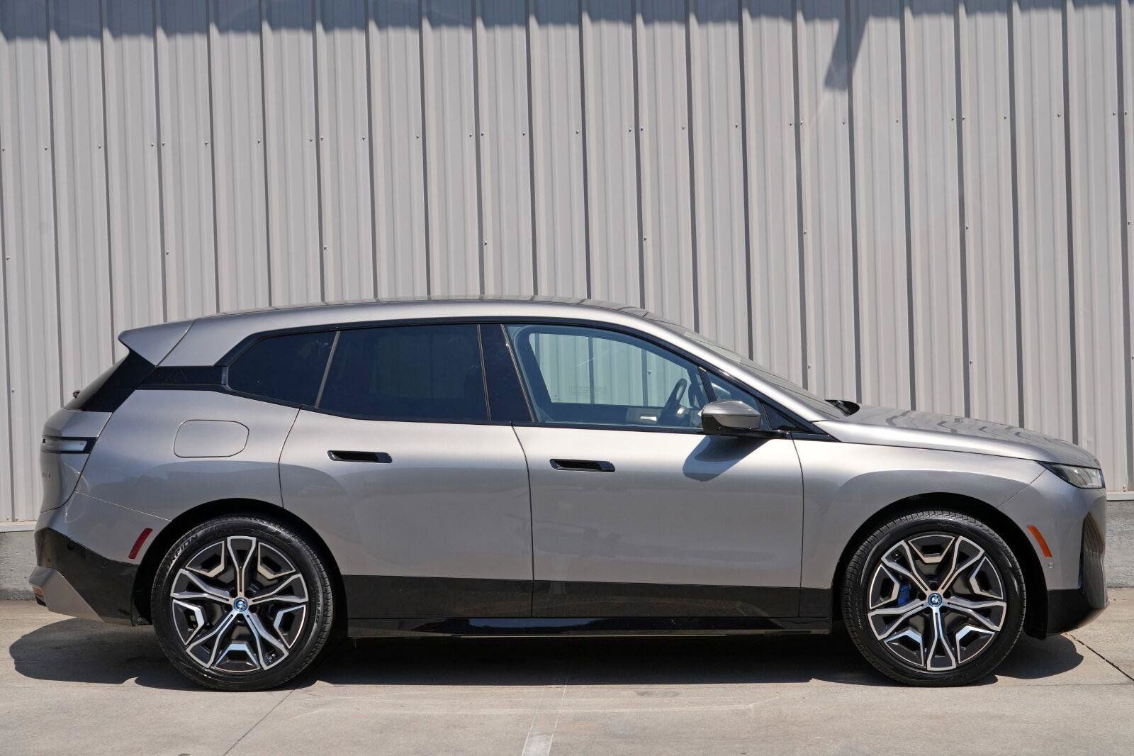 Used 2025 BMW iX xDrive50 AWD/4WD image 54