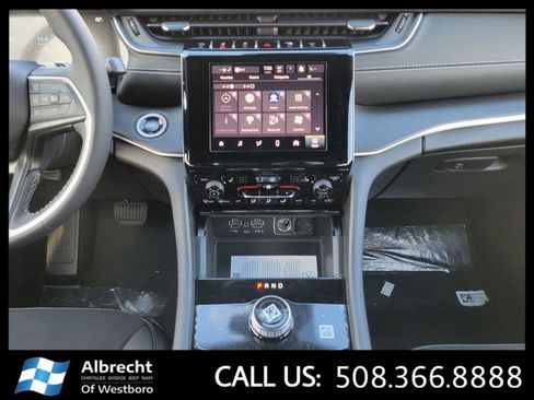 New 2024 Jeep Grand Cherokee L Altitude image 12