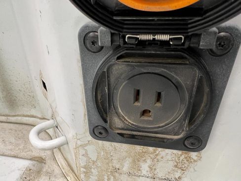 Used 2025 Chevrolet Silverado 1500 LT image 20