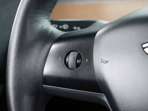 Used 2022 Tesla Model Y Performance image 13