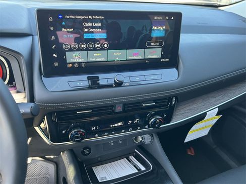 Certified 2025 Nissan Rogue Platinum image 9