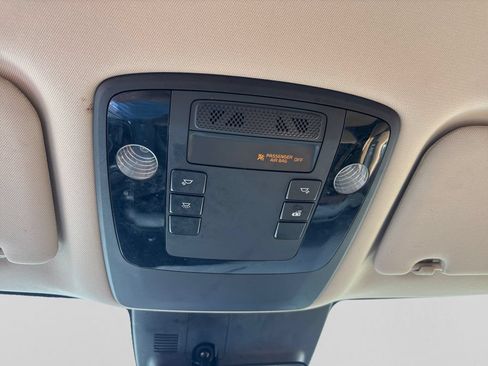 Used 2022 Kia Carnival LX FWD image 32