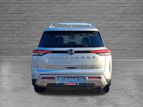 Used 2023 Nissan Pathfinder SL FWD image 9