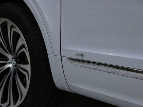 Used 2021 Bentley Bentayga image 78