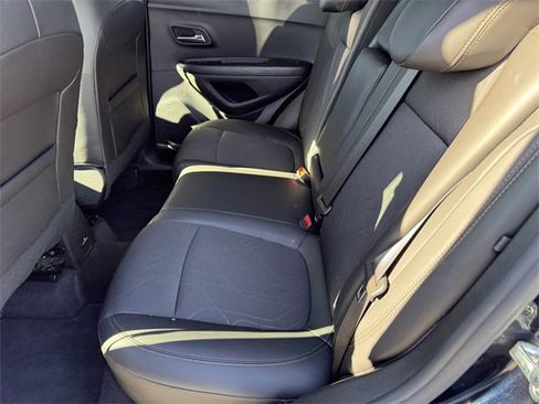 Certified 2022 Chevrolet Trax LT w/ LT Convenience Package image 8