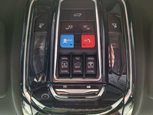 Used 2021 Jeep Grand Cherokee L Overland w/ Advanced Protech Group III image 15