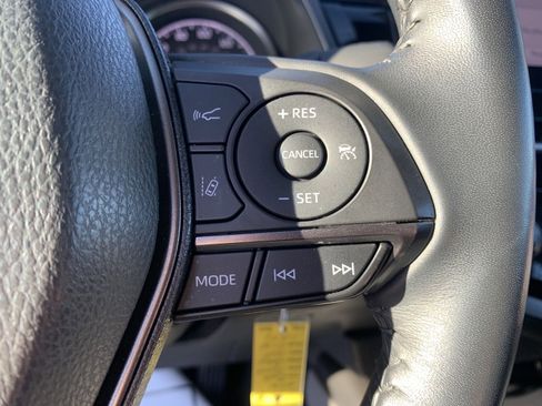 Used 2022 Toyota Camry SE image 23