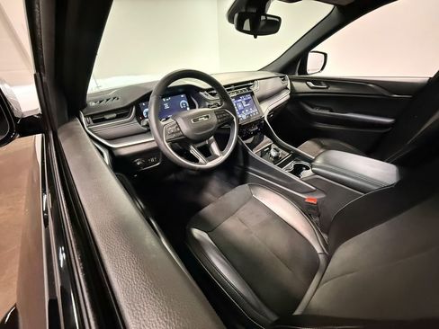 Used 2024 Jeep Grand Cherokee Altitude image 58