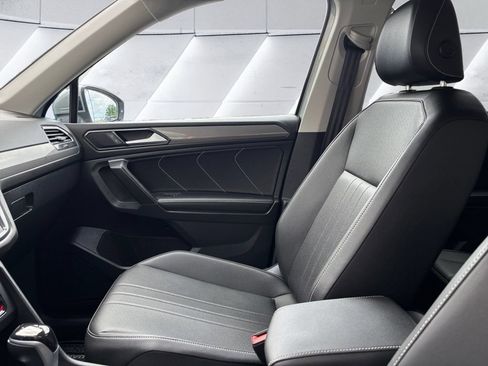 Certified 2023 Volkswagen Tiguan SE FWD image 19