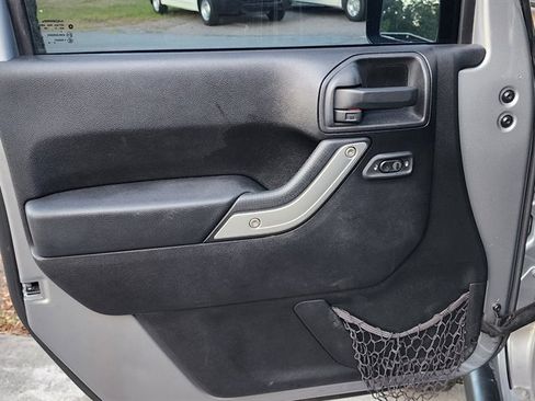 Used 2016 Jeep Wrangler Unlimited Sahara w/ Connectivity Group image 30