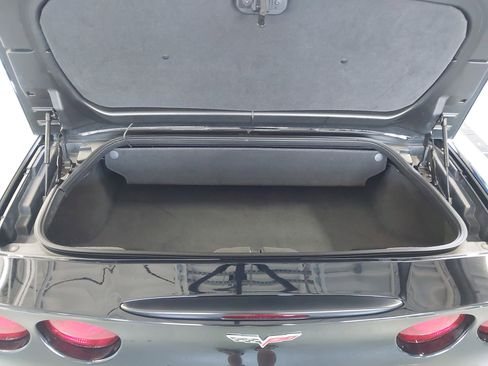 Used 2005 Chevrolet Corvette Convertible w/ Preferred Equipment Group RWD image 27