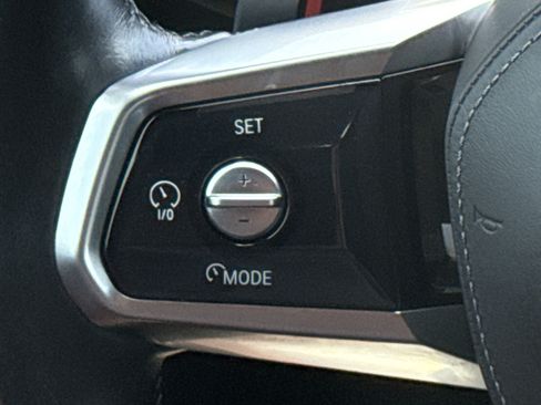 Used 2023 BMW 740i image 18