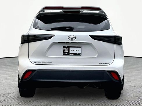 Used 2023 Toyota Highlander LE AWD/4WD image 5