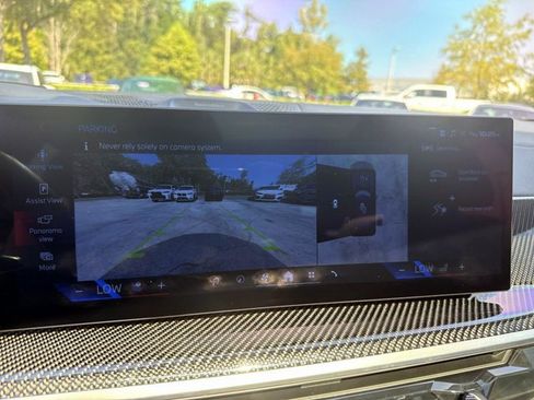 Used 2025 BMW X7 M60i AWD/4WD image 28