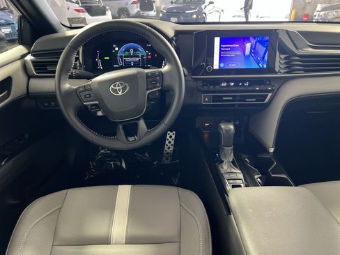 Used 2025 Toyota Camry SE w/ Convenience Package FWD image 23