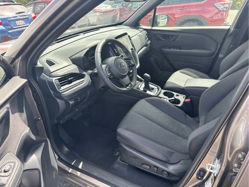 Used 2025 Subaru Forester Premium AWD/4WD image 11