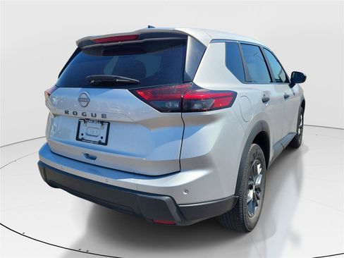 Used 2024 Nissan Rogue S FWD image 4