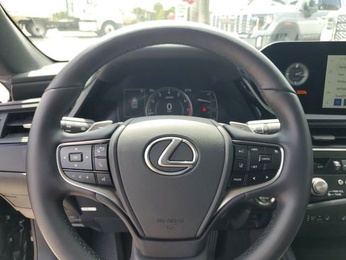 Used 2024 Lexus ES 350 w/ Premium Package image 19