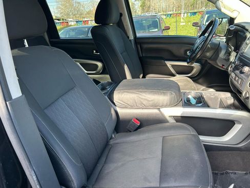Used 2018 Nissan Titan SV w/ SV Convenience Package RWD image 29