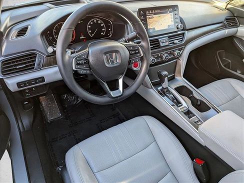 Used 2018 Honda Accord Touring image 10