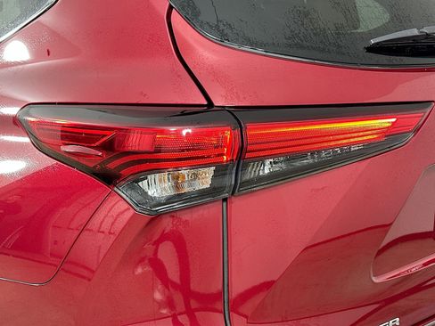 Used 2022 Toyota Highlander Platinum AWD/4WD image 43