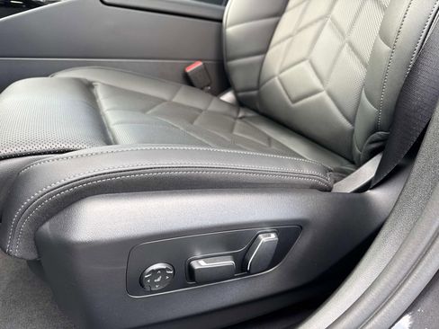 New 2026 BMW 550e xDrive w/ Premium Package image 23