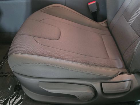 Certified 2025 Hyundai Elantra SE FWD image 23