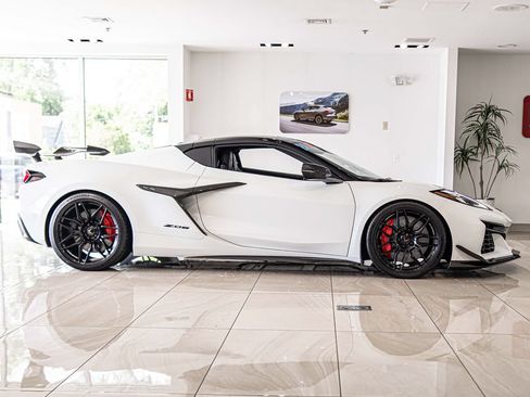Used 2024 Chevrolet Corvette Z06 w/ Stealth Interior Trim Package RWD image 10