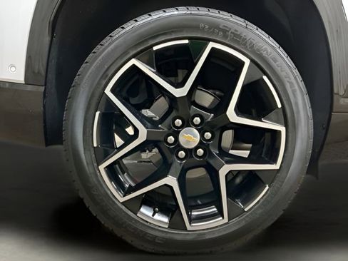 New 2026 Chevrolet Traverse High Country FWD image 38