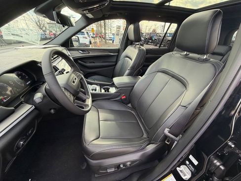 New 2025 Jeep Grand Cherokee Limited image 15