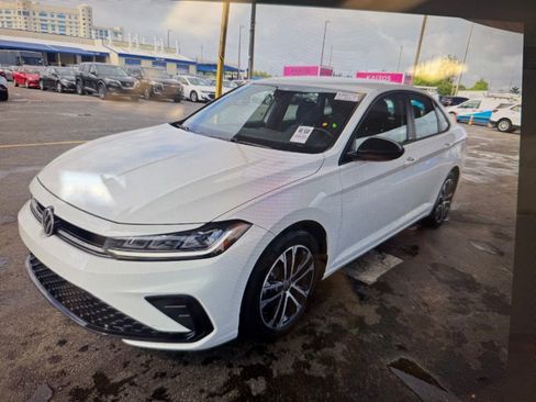 Used 2025 Volkswagen Jetta Sport image 1