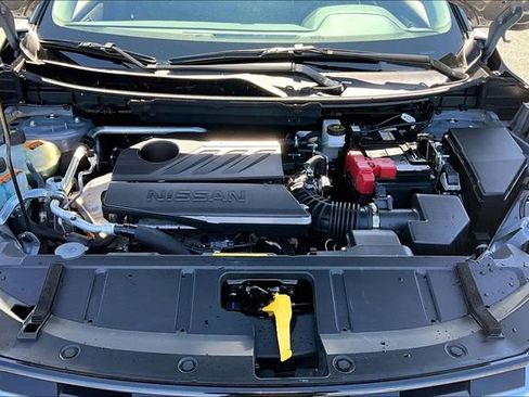 Certified 2025 Nissan Rogue SL FWD image 29