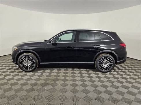 Used 2025 Mercedes-Benz GLC 300 4MATIC image 2