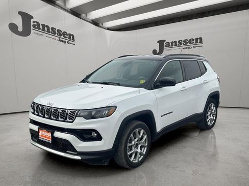 Used 2025 Jeep Compass Limited image 10
