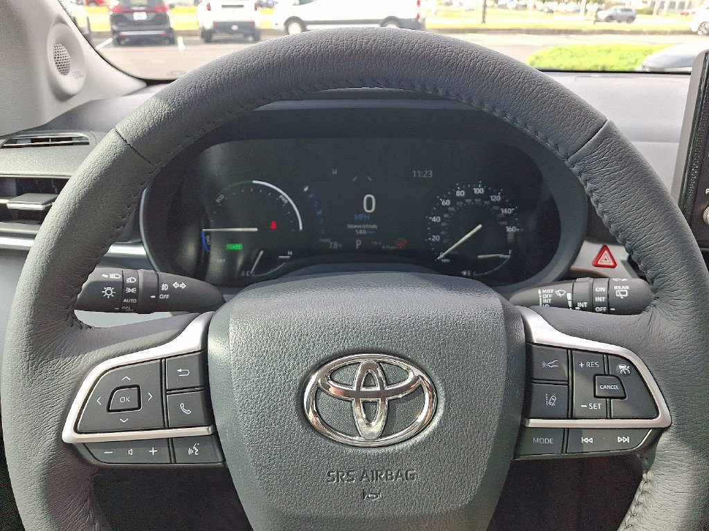 Used 2026 Toyota Sienna XLE FWD image 24