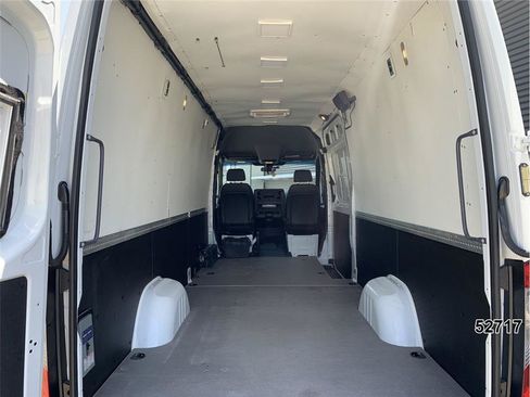 Used 2022 Mercedes-Benz Sprinter 2500 image 9