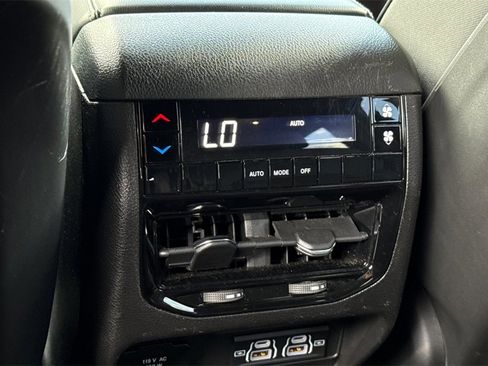 Used 2021 Jeep Grand Cherokee L Laredo image 18