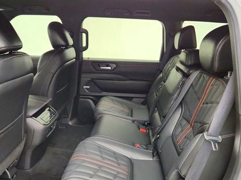 Used 2025 Nissan Armada PRO-4X AWD/4WD image 21