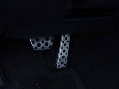 Used 2025 Toyota Camry SE image 32