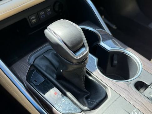 Used 2022 Toyota Highlander Limited FWD image 25