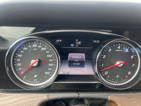 Used 2018 Mercedes-Benz E 400 4MATIC Sedan image 21