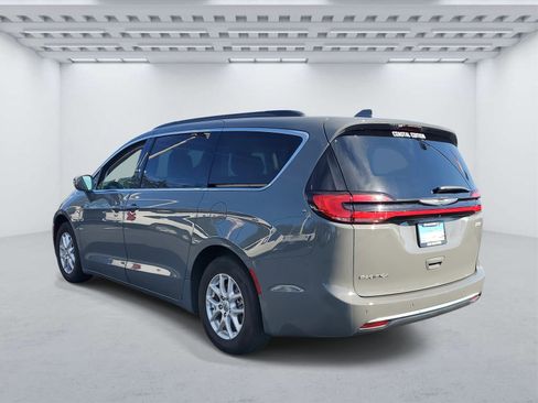 Used 2022 Chrysler Pacifica Touring-L image 3
